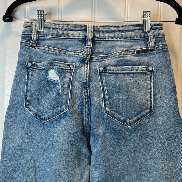 KanCan Distressed Straight Leg Light Wash Jeans. Size 7/27. - Picture 6 of 8